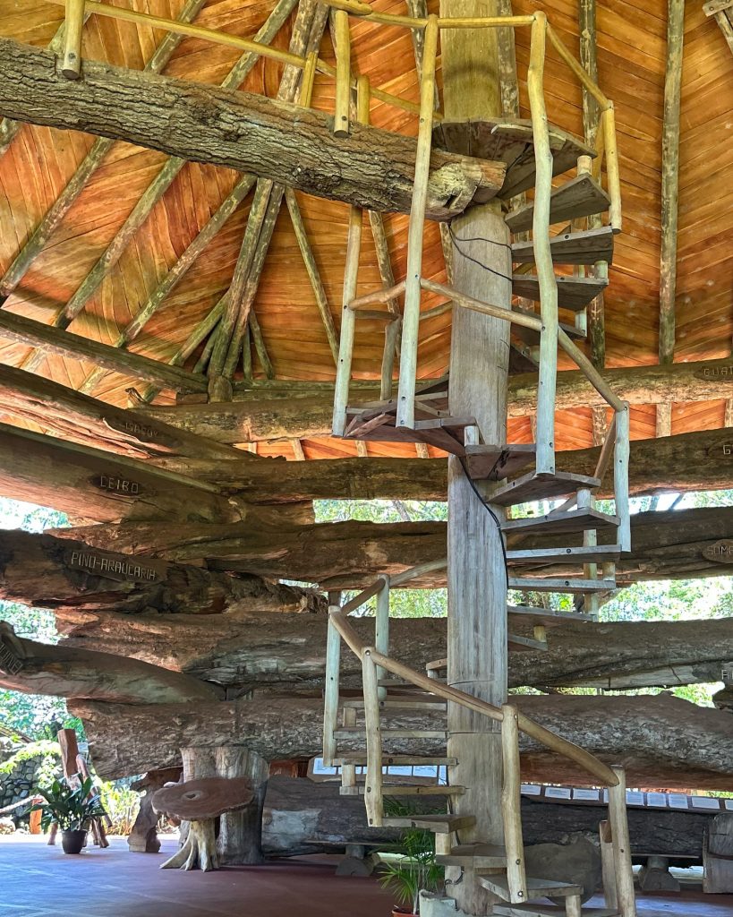 la-aripuca-interior-escalera